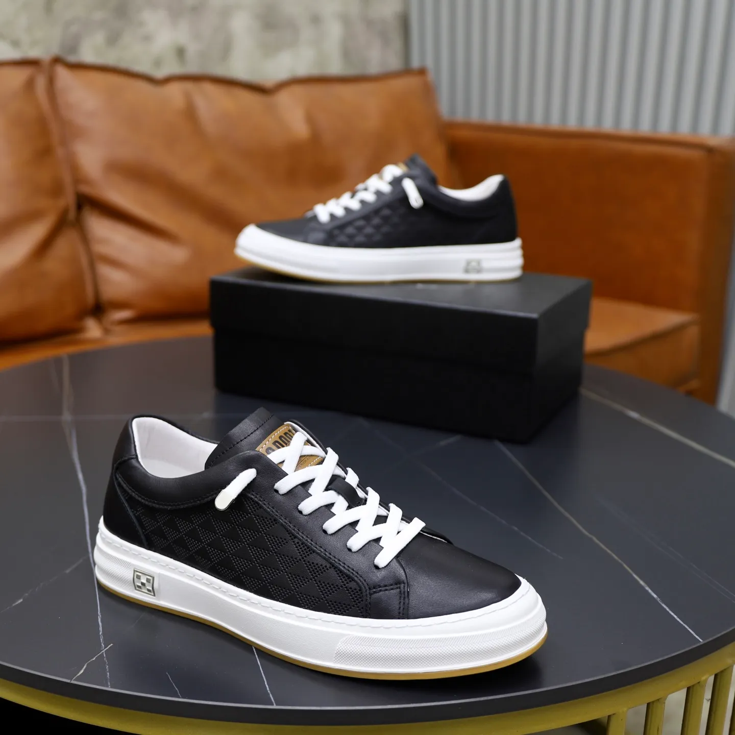 Men's shoes: 440💰🙅‍♂️🙅‍♂️🙅‍♂️ Brand: PRADA Standard code: 38–44 (45 can be customized) Level: Same as the official website Material: Original cowhide fabric Comfortable pigskin lining Lightweight and wear-resistant outsole Style category: Men's fashionable casual shoes and boots Running sneakers Distinguished luxury brand elements Top luxury Color: actual picture color